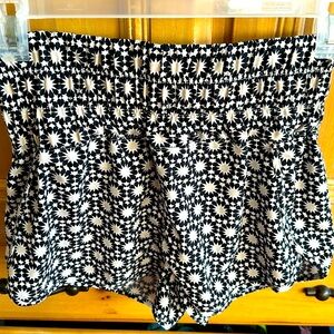 Vanilla Star. High-waisted shorts.